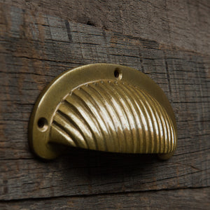 Curved Ribbed Cup Handle